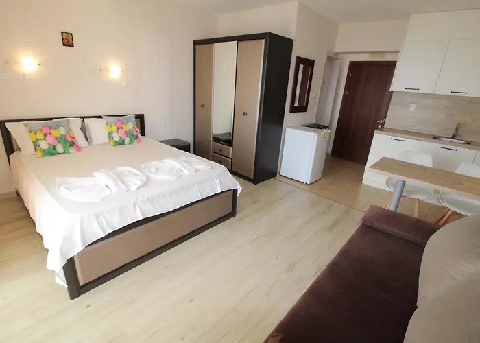Cosy With Pool And Sea View In Ivet * Sveti Vlas