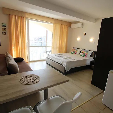 Apartment Cosy With Pool And Sea View In Ivet