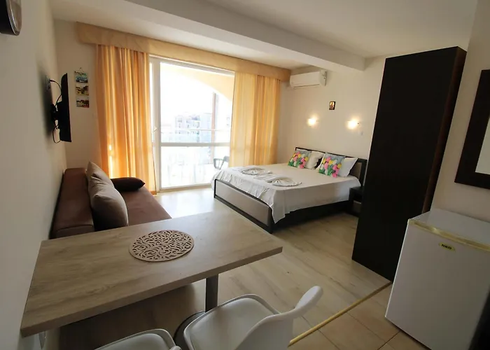 Apartment Cosy With Pool And Sea View In Ivet