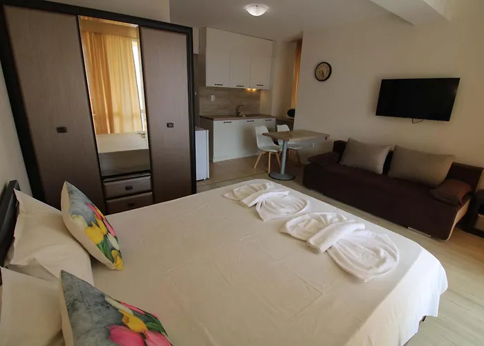 Apartment Cosy With Pool And Sea View In Ivet *
